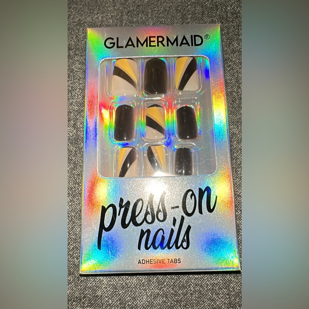 Glamermaid Press On  Nails.Medium. Acrylics.